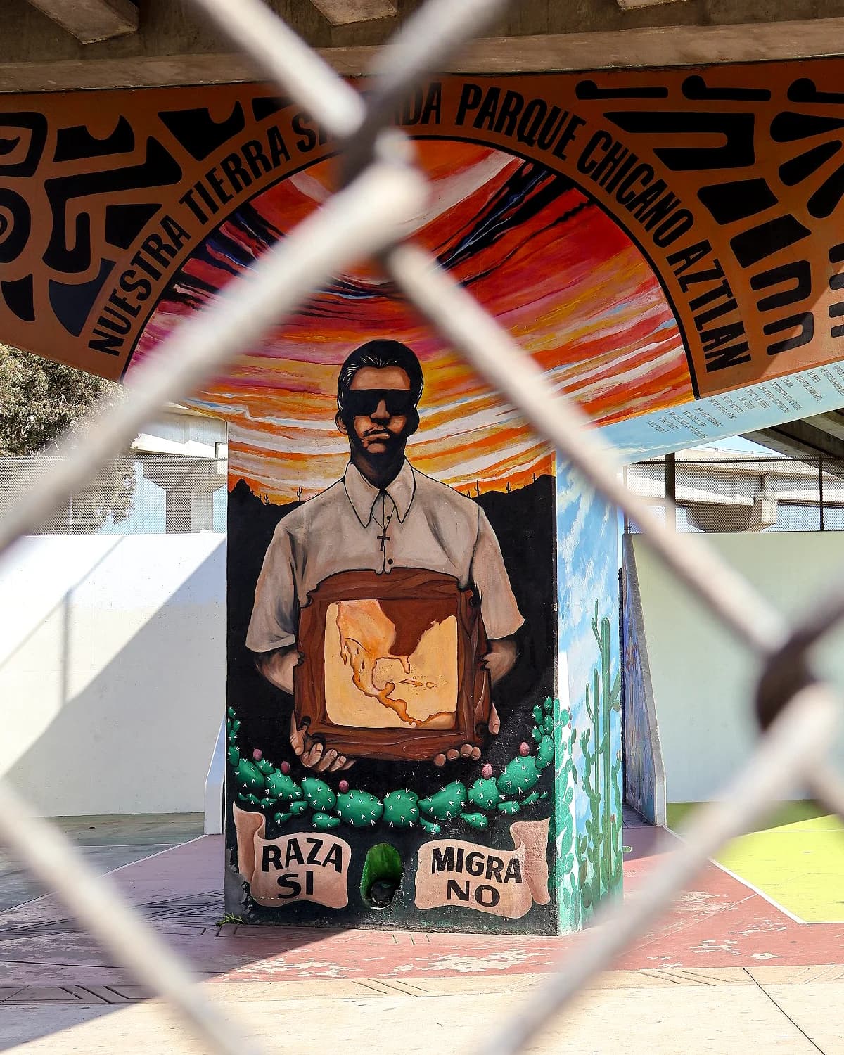 “Raza sí, migra no” mural in San Diego.